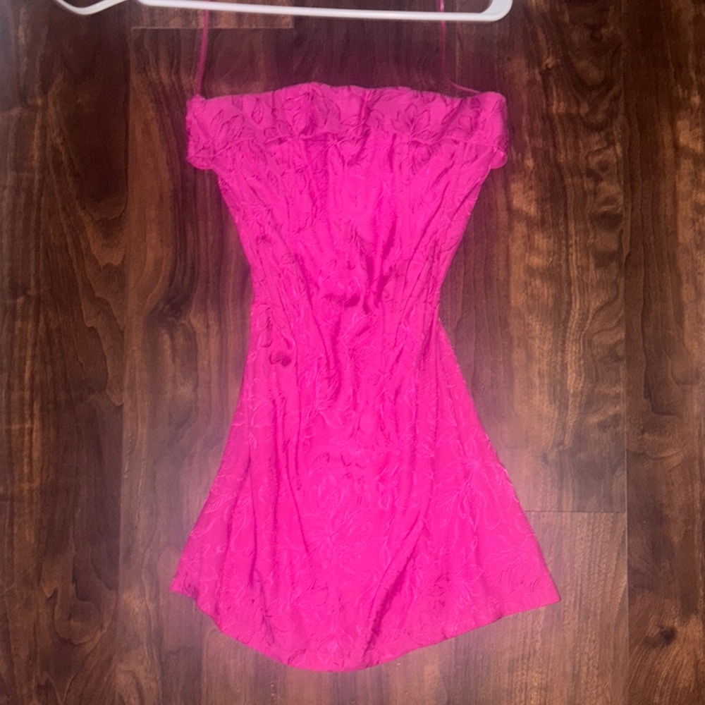 Chic Pink Strapless Dress